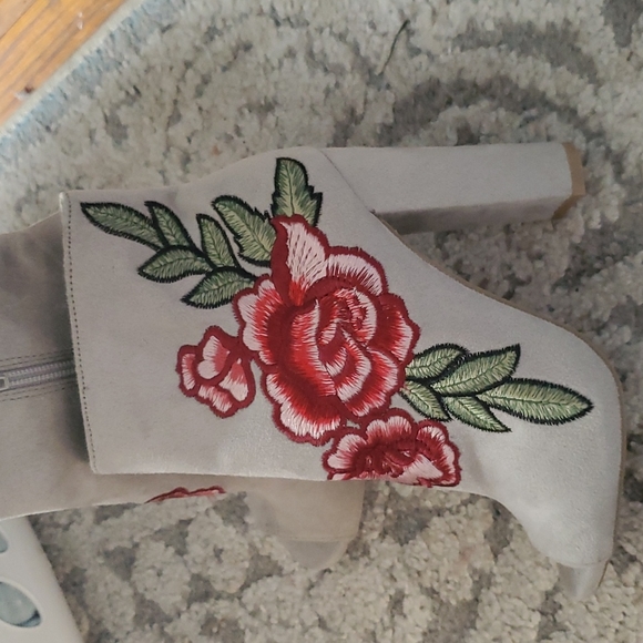 Open toe booties - Picture 2 of 6